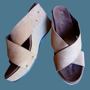 White Mountain Women's Wedge Slip On Leather Sandals NWOT